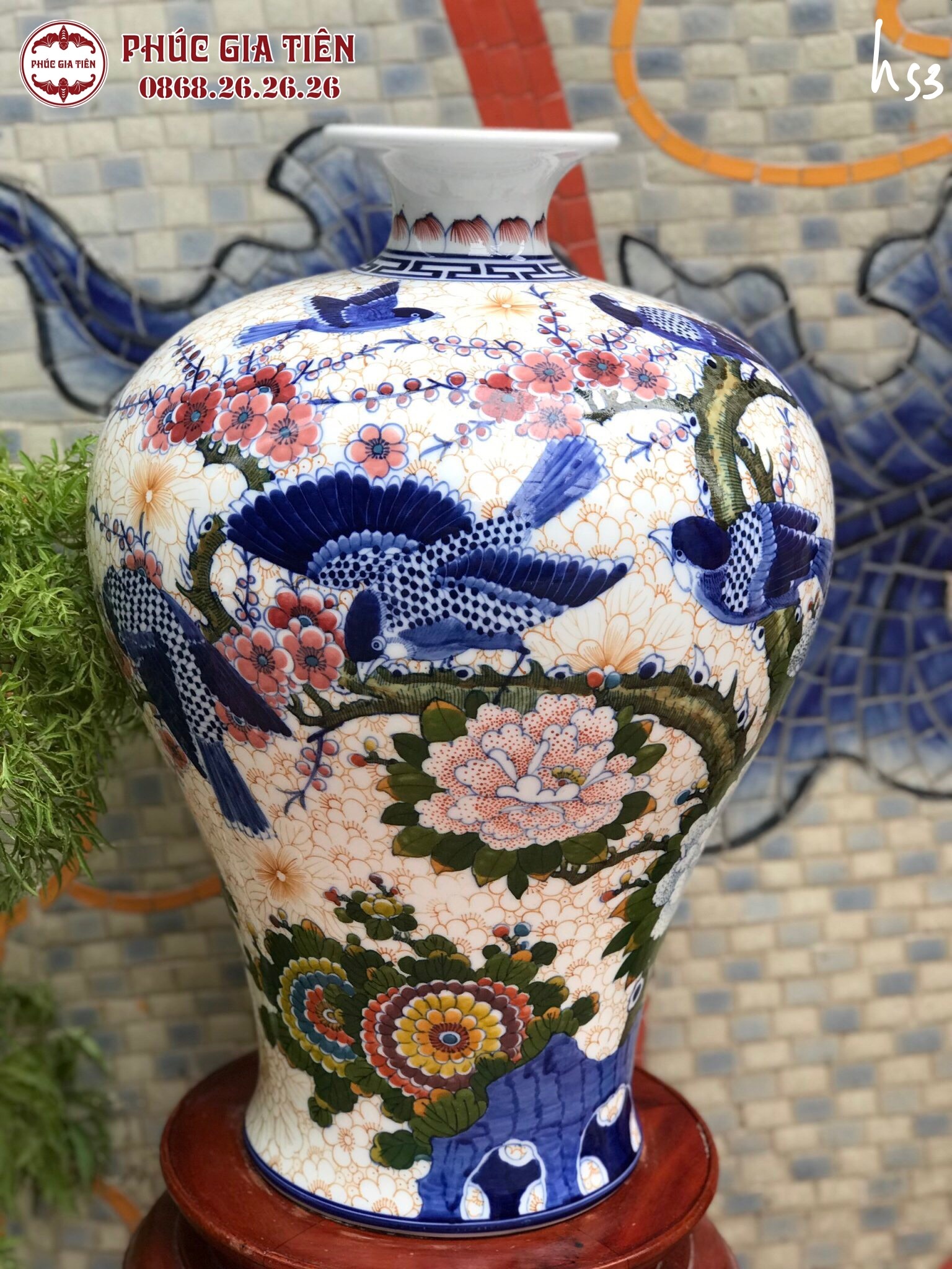 Bình sứ phonng thủy liên hoa cát tường