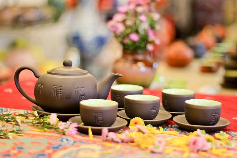 Bộ ấm chén trắng hoa Sen vàng kim cao cấp