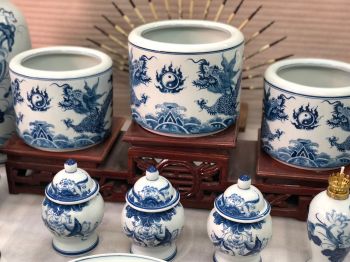 Bộ đồ thờ Bát Tràng gia tiên đầy đủ men rạn đắp nổi 3 bát hương